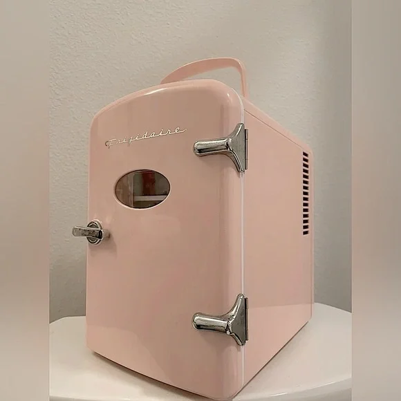 PINK FRIGIDAIRE RETRO MINI FRIDGE + PLUG - Picture 1 of 11
